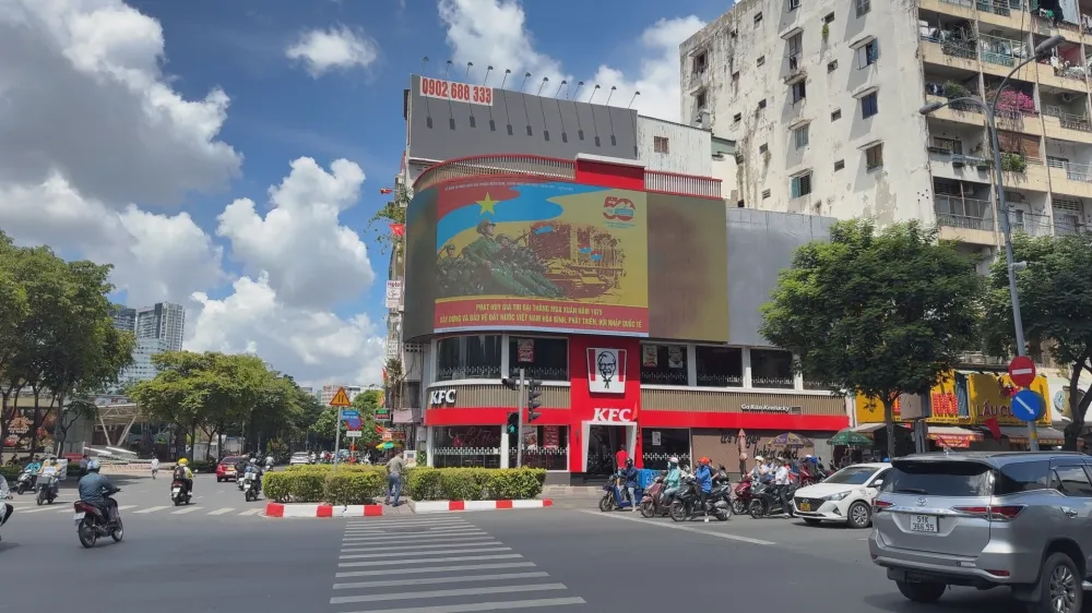 VNPT phối hợp với HTV triển khai 21 màn hình LED phục vụ người dân xem diễu binh, diễu hành 30/4