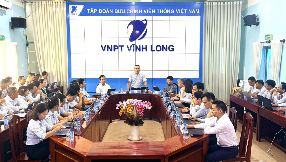 Hội đồng Thành viên Tập đoàn giám sát tình hình triển khai thực hiện Nghị quyết 01 tại VNPT Vĩnh Long