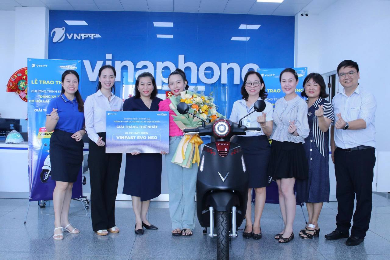 VNPT-Media trao thưởng Big Promotion 2026: 2 khách hàng miền Nam chính thức rinh xe điện về nhà!