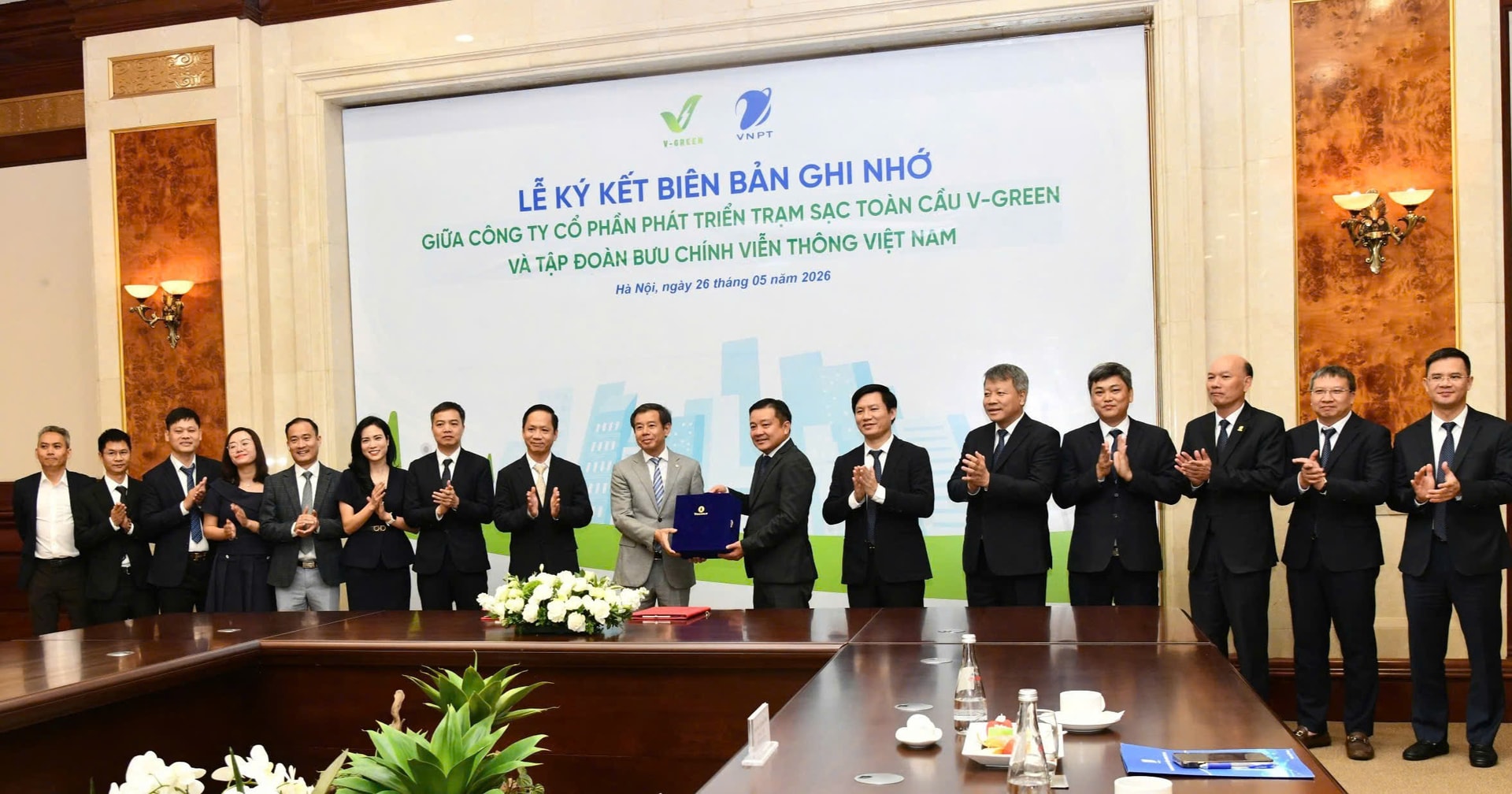 Tập đoàn VNPT và V-Green ký biên bản ghi nhớ hợp tác thúc đẩy phát triển hạ tầng xanh