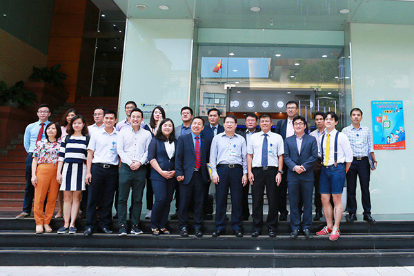 Chụp ảnh lưu niệm tại Showroom VNPT-Media