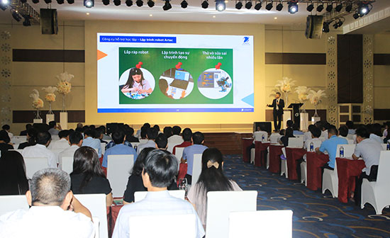 Representative of VNPT- Media introduced IT Solution for developing smart schools