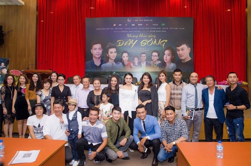 Đoàn làm phim và nhà sản xuất.